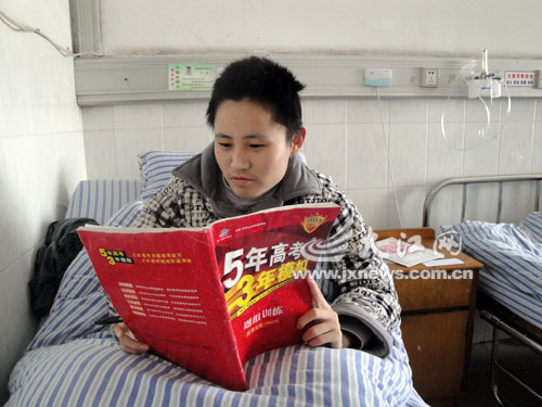 小伙高考前患上尿毒症:我要上大学专攻我患的病
