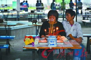 异乡客的清明节:无论离家多远哀思不会停顿(图)(3)
