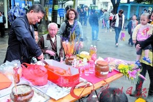 异乡客的清明节:无论离家多远哀思不会停顿(图)(4)