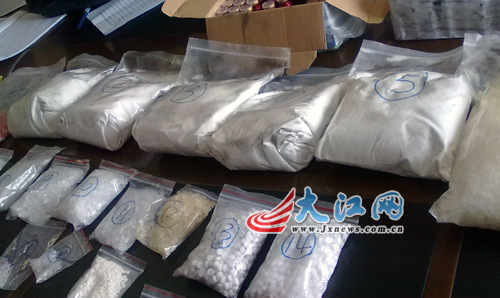 情侣为“爱”走上贩毒路将毒品藏于公安局附近