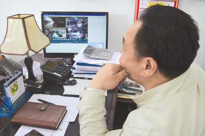 公交司机拒乘客前门下车被打伤伤人者跳车逃走