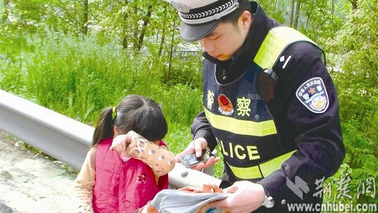 5岁女童被中年女拐走对民警大喊:她不是我妈妈