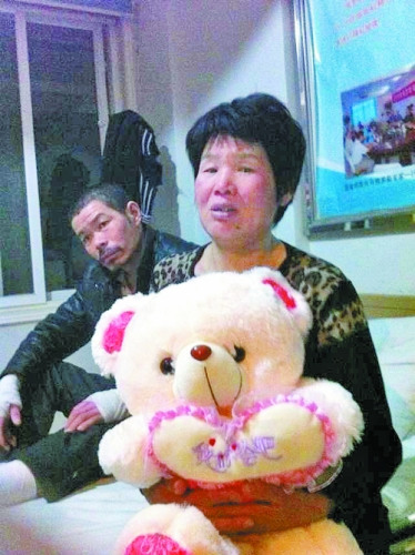 河南火海救母女孩去世父母流泪称大家都尽心了