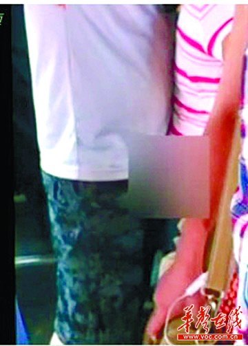 长沙一公交惊现“露阴狂”女子遭猥亵无人制止
