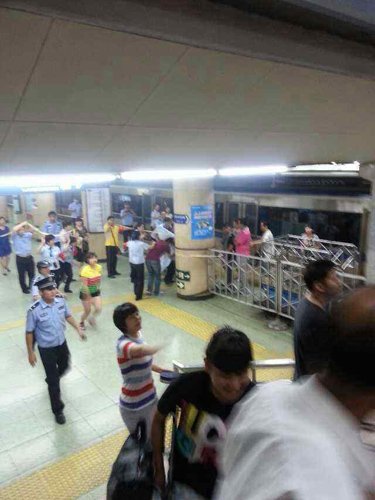 北京地铁2号线男子跳轨确认死亡警方称系自杀(图)