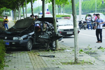 轿车爆炸男子光腚逃生车内留遗嘱家属称意外(图)