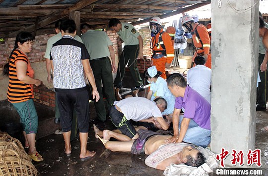 广西北海晒鱼工掉入腌鱼池6人相救致5死2伤
