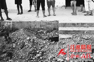 ������ڴ�ͬס���ˡ��ֿ��������������ˣ�ͼ��