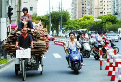 上海今年非机动车违章酿事故已致60死243伤