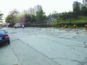 ����һС��Ժǰ̯����ʯ��Ȧ�������̯