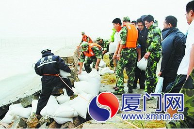 福建漳浦海堤昨日决口经8小时努力已排除险情