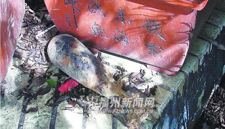 男子收废品收到炸弹没认出放床下睡了一个多月