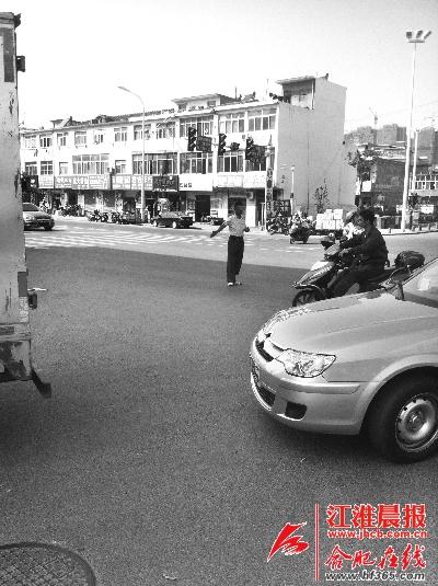 �����Ϻ�·����ָ�ӽ�ͨ��Χ������Ц��Ϊ����