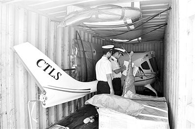 ���ſڰ��״ν��������˶��ɻ�