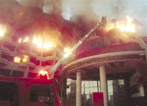 ��������һ�Ƶ�ͻ�����1�˱����󱻾ȳ�