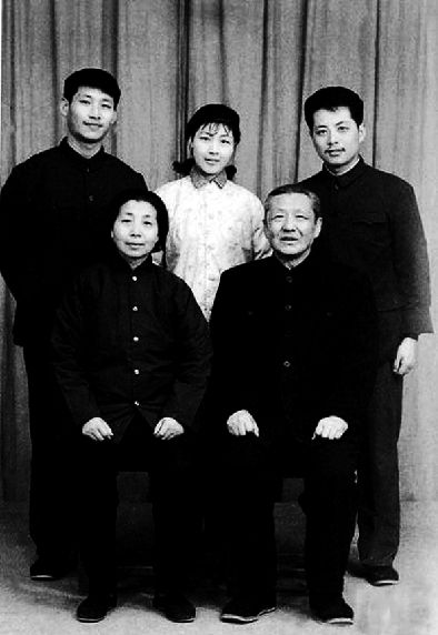 习仲勋在洛阳旧事:为卖鸡蛋老太太鸣不平(组图)