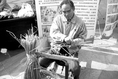 �Ϻ���̾��ͳ���ս�ʧ�����̶ɽ���������Ь��