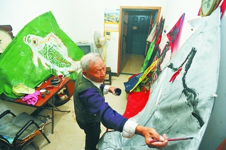 93岁老人制200多风筝悼亡妻:风筝越高离她越近