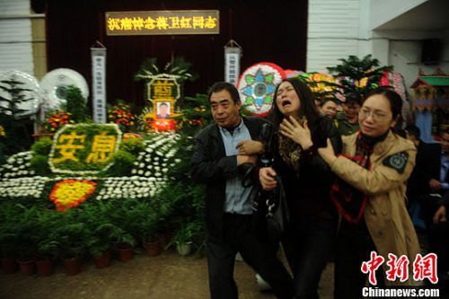 重庆一派出所长抓捕毒贩殉职心脏被刺仍紧抱歹徒