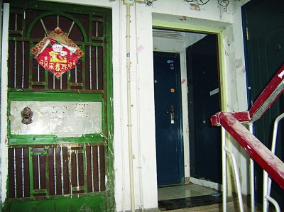 楼上住户一套房隔成三套楼下住户墙体开裂房漏水