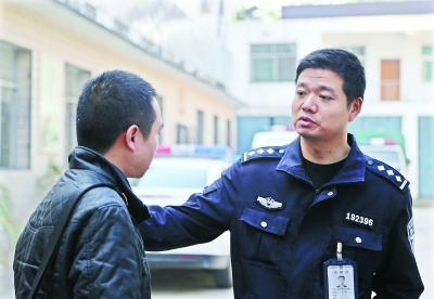 武汉一看守所民警写数百封信劝回逃犯自首