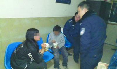 小姐弟离家出走撬窗住进空置房房主以为家中进贼