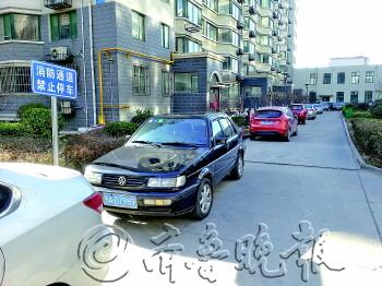 济南不少高层住宅地面楼道消防通道被占(图)