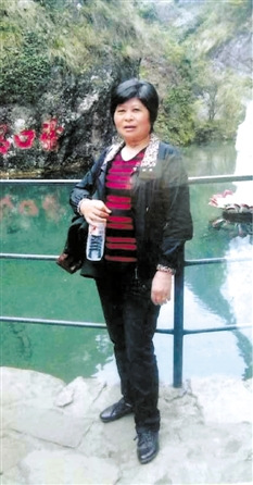 “爱心妈妈”筹集善款被摩托车撞飞仍紧抱爱心箱