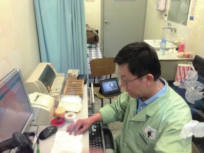 ҽԺ�շ�Ա��ָ����ʱ����ӰҽԺ��ʾ���ں�ʵ