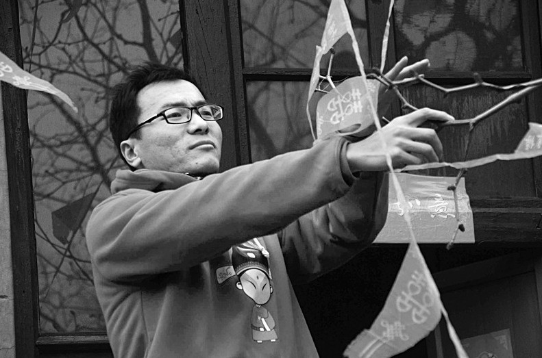 夫妻布置婚房不让爹妈累采风摄友拍下温暖瞬间