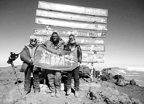 15岁女生登上非洲最高峰梦想徒步抵达南北极点