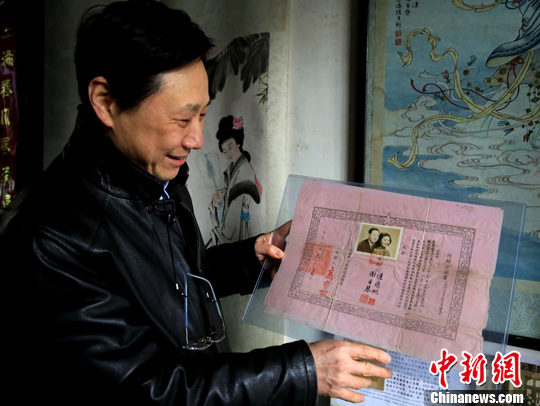 申城:石库门家庭博物馆收藏几代上海人结婚故事