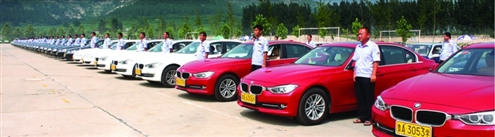 山东一驾校用宝马车当教练车学费七千多(图)