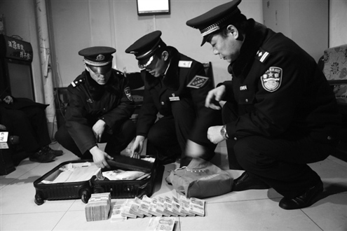 �����³�æ�Žӵ绰21��Ԫ�ֽ������г���