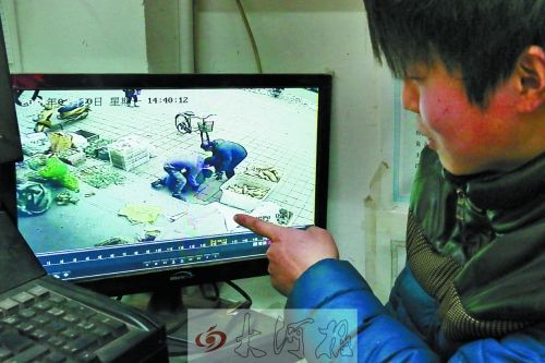 老太摔倒被小伙扶起后讹人称你害我干啥(图)
