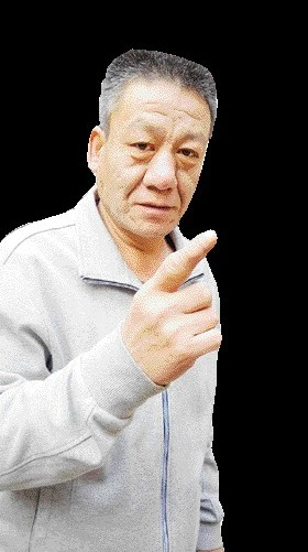 男子为治肩周炎每天俯卧撑1小时20年练就一指禅