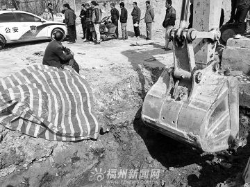 福州一工人被挖掘机击中身亡相关部门介入调查