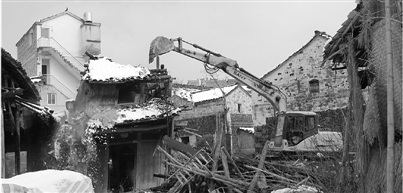 ���Ͱ��������ÿ�����׷�٣�������ѳ�700��Ԫ