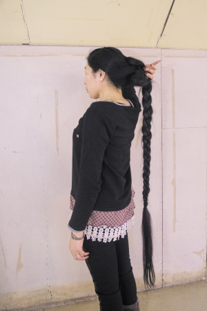 女子留头发13年长达1.5米欲卖掉给丈夫婆婆治病