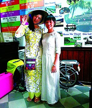 女孩徒步3000公里穿越东南亚克服车祸阴影