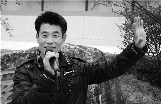 钢筋哥会作词会唱歌为实现梦想办工地个唱(图)