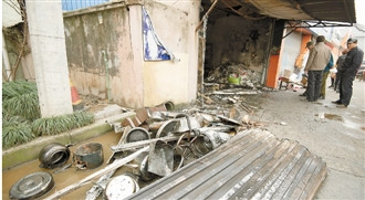 女子守小店打拼10年见一把大火全烧光当场哭晕