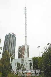 福州十层楼高通信发射塔连夜占据市中心绿地(图)