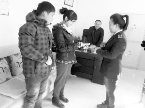 女子丢手机打一夜无人接听司机第二天将其归还