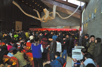 北京一楼盘每平米降价3000元销售引千人抢购(图)