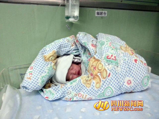 汶川“地震女孩”魏玲剖腹产下男婴母子平安(图)