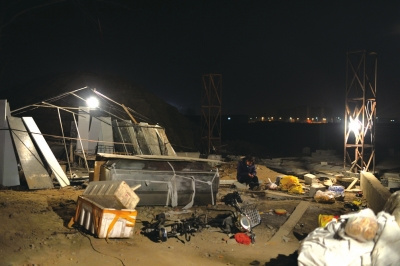 山东农民住帐篷起火被烧死村民守冰棺称防抢人