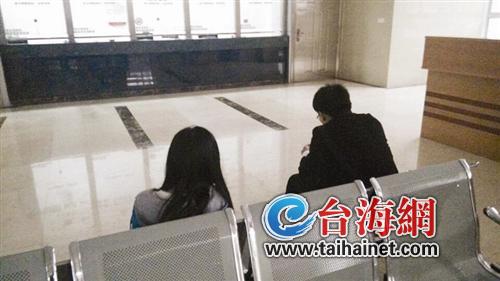 28岁男子割腕自杀家属称其为一女子曾两次割腕