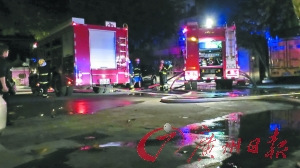 广东佛山老干所一栋楼房起火百岁老太葬身火海