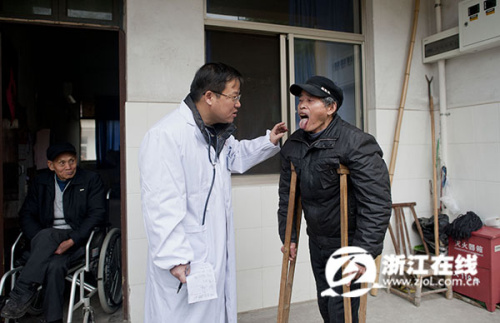 医疗队守护麻风村十多年医生12春节只回1次家